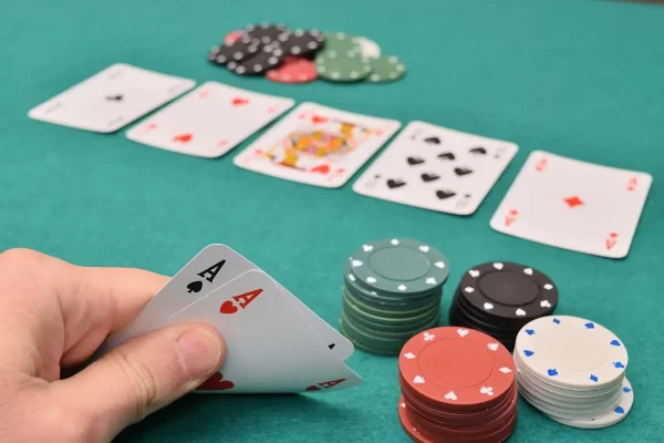 Poker là một trò chơi dựa trên kiên nhẫn và quyết đoán. Hãy đặt mục tiêu cụ thể và lên kế hoạch để đạt được chúng.