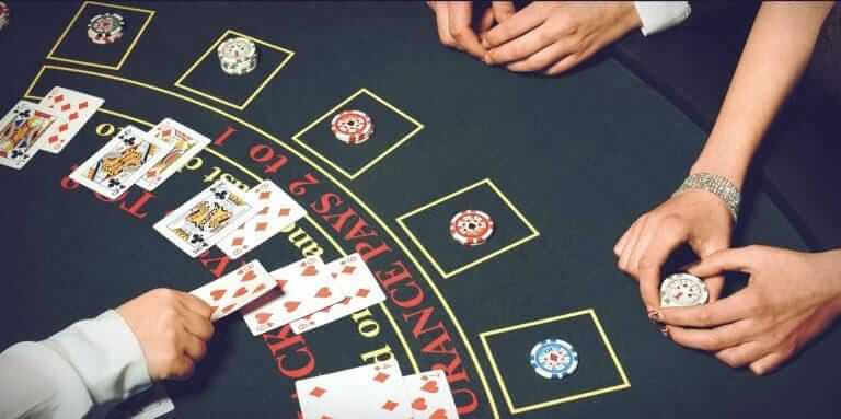 Blackjack tại j88bet, hay còn được gọi là "21", là một trò chơi đánh bài phổ biến trên toàn thế giới